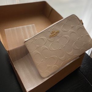 NWT Coach Embossed Chalk Side Zippered Wristlet